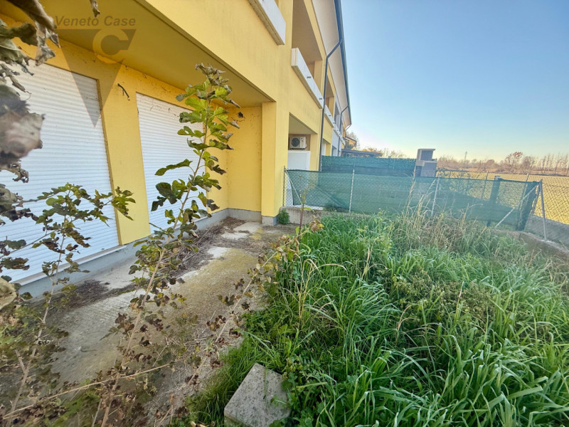 Immagine 22 di Villetta a schiera in vendita  a Legnaro