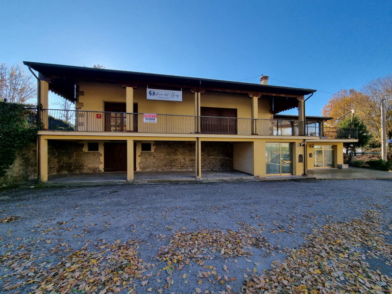 Immagine 1 di Attività commerciale in vendita  in piazzale orlandino calaon a Vo