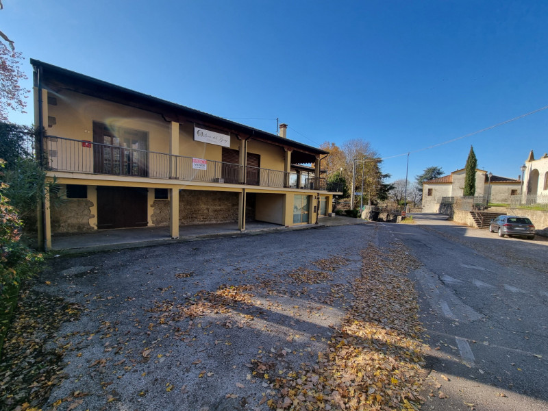 Immagine 2 di Attività commerciale in vendita  in piazzale orlandino calaon a Vo