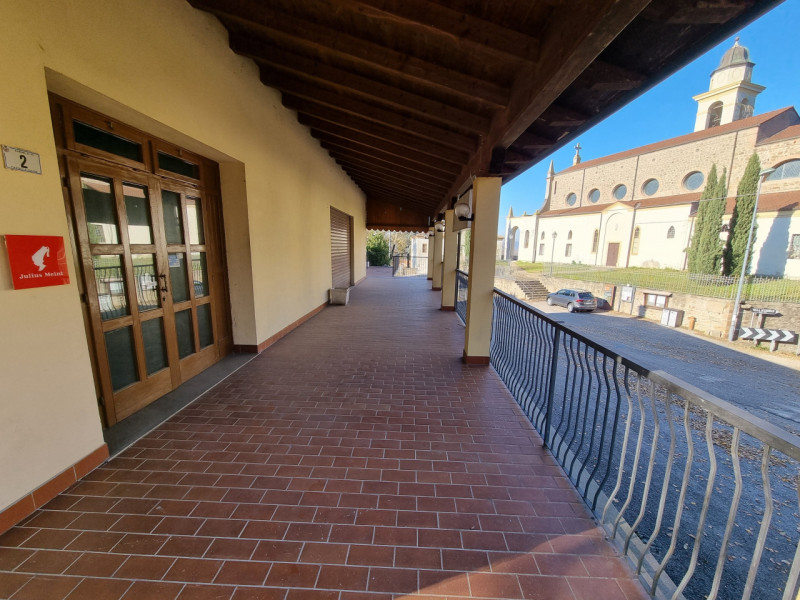 Immagine 3 di Attività commerciale in vendita  in piazzale orlandino calaon a Vo