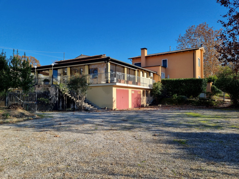 Immagine 5 di Attività commerciale in vendita  in piazzale orlandino calaon a Vo