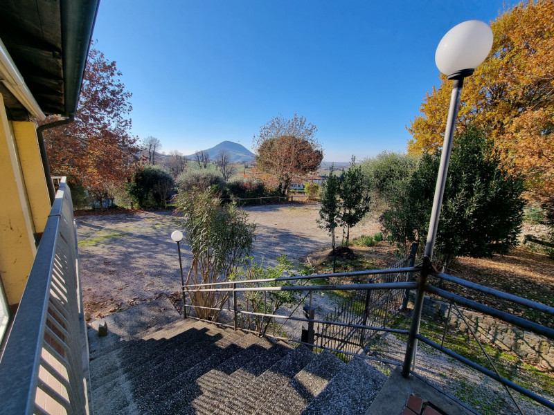 Immagine 8 di Attività commerciale in vendita  in piazzale orlandino calaon a Vo