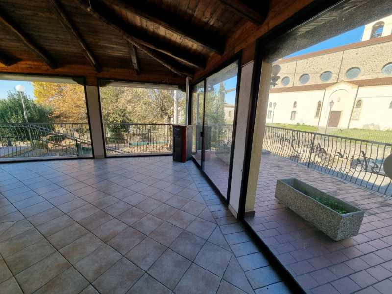 Immagine 11 di Attività commerciale in vendita  in piazzale orlandino calaon a Vo