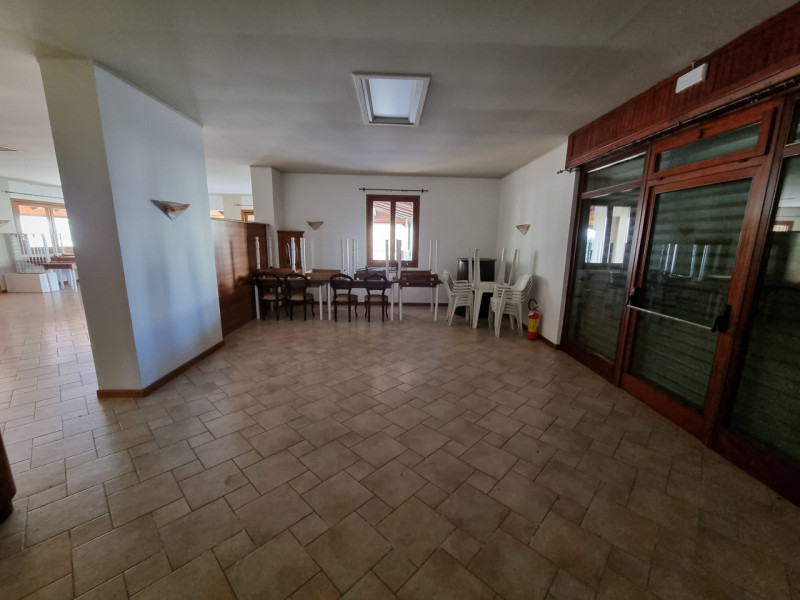 Immagine 15 di Attività commerciale in vendita  in piazzale orlandino calaon a Vo