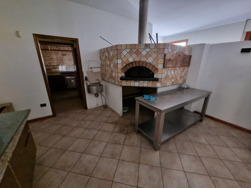 Immagine 18 di Attività commerciale in vendita  in piazzale orlandino calaon a Vo