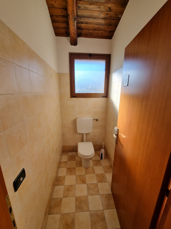 Immagine 25 di Attività commerciale in vendita  in piazzale orlandino calaon a Vo