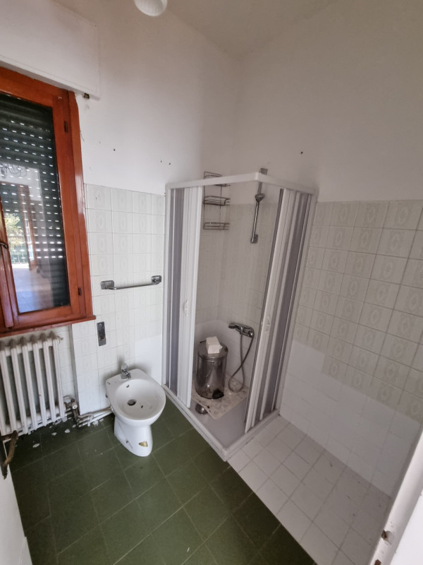 Immagine 32 di Attività commerciale in vendita  in piazzale orlandino calaon a Vo