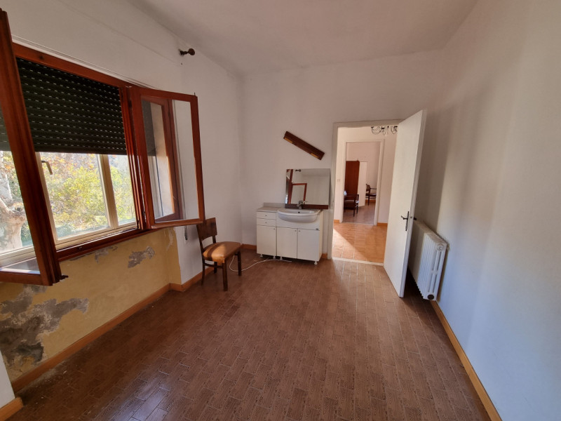 Immagine 37 di Attività commerciale in vendita  in piazzale orlandino calaon a Vo