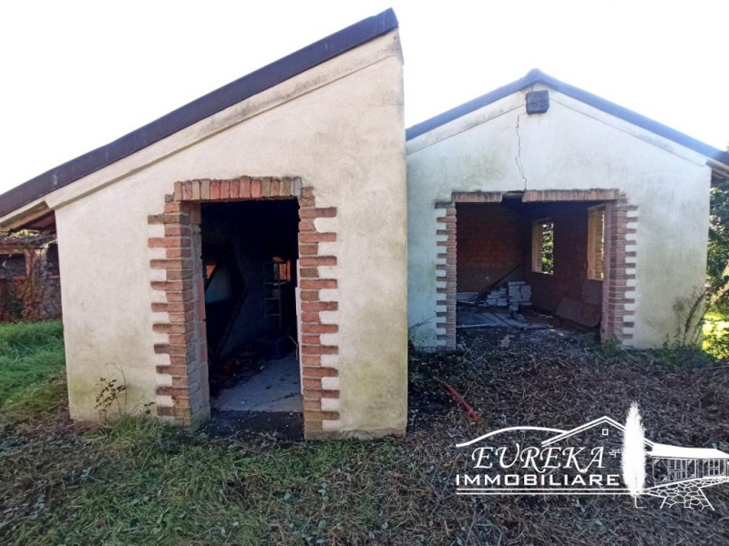 Immagine 13 di Rustico / casale in vendita  a Castiglione Del Lago