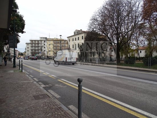 Immagine 7 di Attività commerciale in vendita  a Venezia