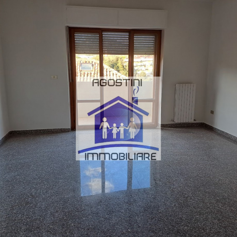 Immagine 12 di Appartamento in vendita  a Ascoli Piceno