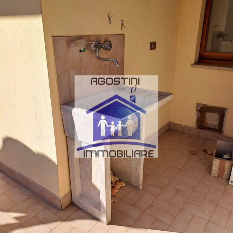 Immagine 17 di Appartamento in vendita  a Ascoli Piceno