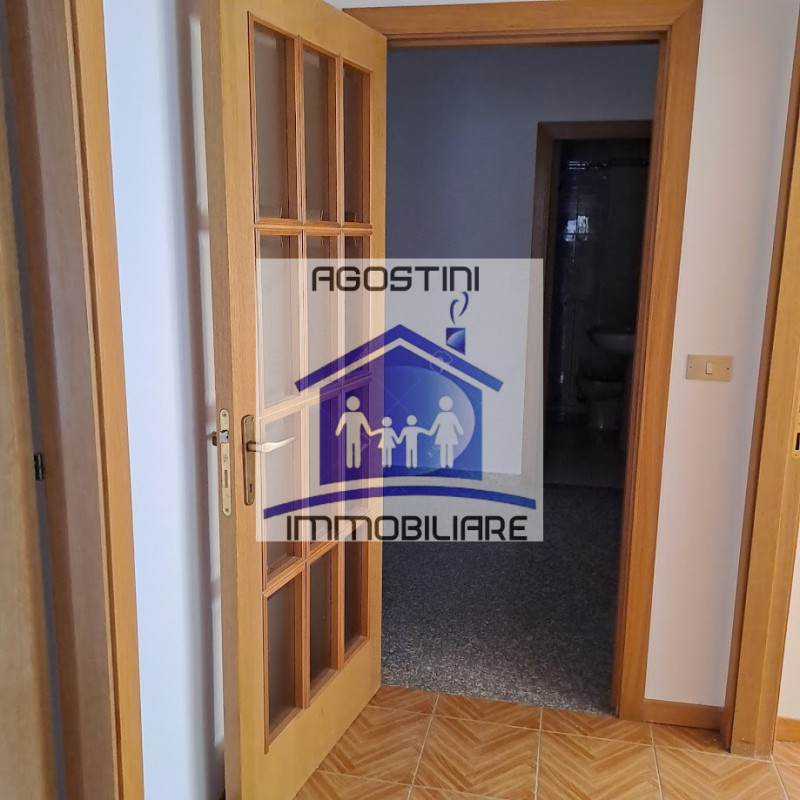 Immagine 28 di Appartamento in vendita  a Ascoli Piceno