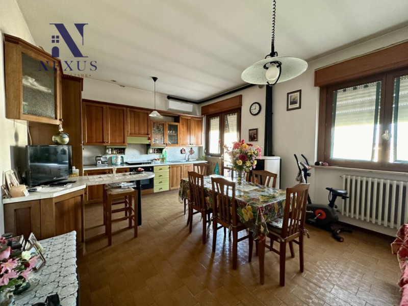 Immagine 4 di Casa bifamiliare in vendita  a Colli Al Metauro