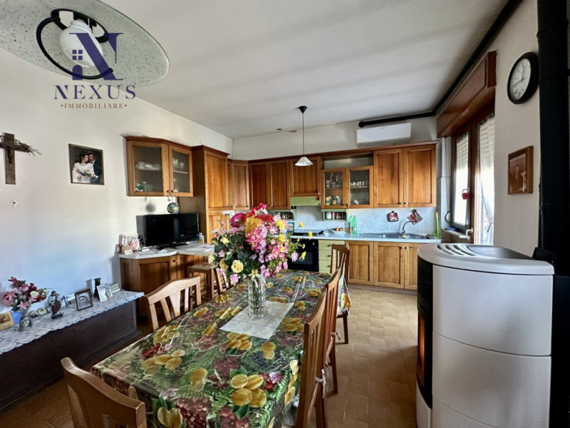 Immagine 7 di Casa bifamiliare in vendita  a Colli Al Metauro