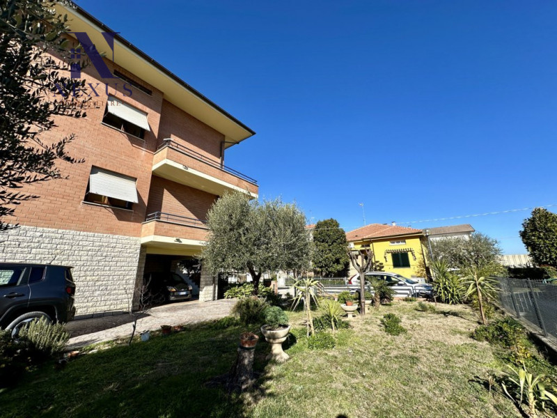 Immagine 30 di Casa bifamiliare in vendita  a Colli Al Metauro