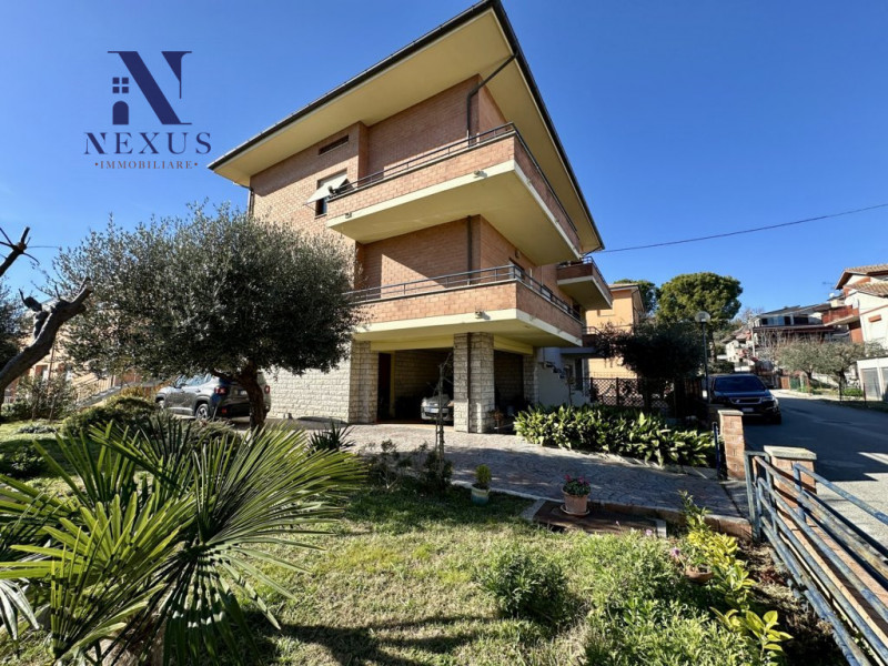 Immagine 32 di Casa bifamiliare in vendita  a Colli Al Metauro