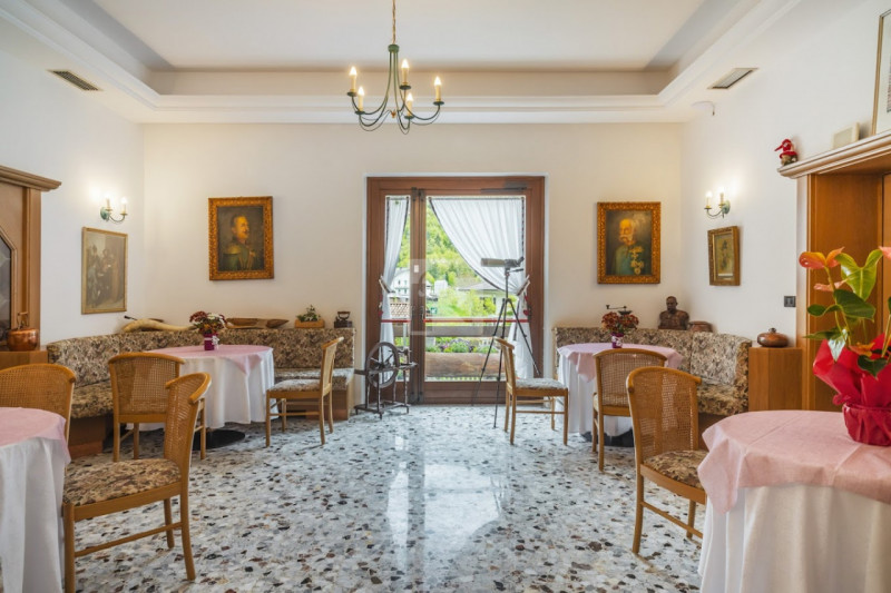 Immagine 5 di Hotel in vendita  in via unità d'italia a Ledro