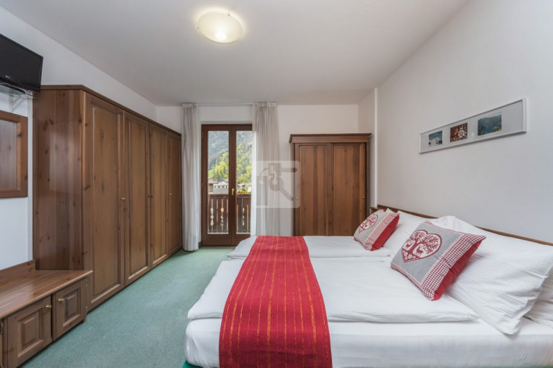 Immagine 10 di Hotel in vendita  in via unità d'italia a Ledro