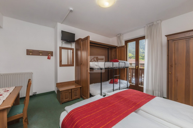 Immagine 11 di Hotel in vendita  in via unità d'italia a Ledro