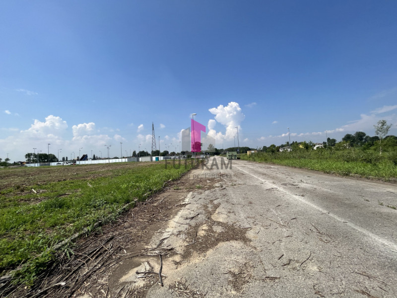 Immagine 8 di Terreno in vendita  in via pacinotti a Piombino Dese