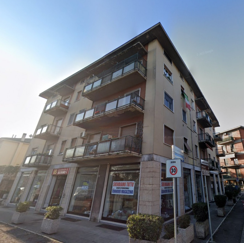 Immagine 1 di Magazzino in vendita  in VIA QUATTRO RUSTEGHI 3 a Verona