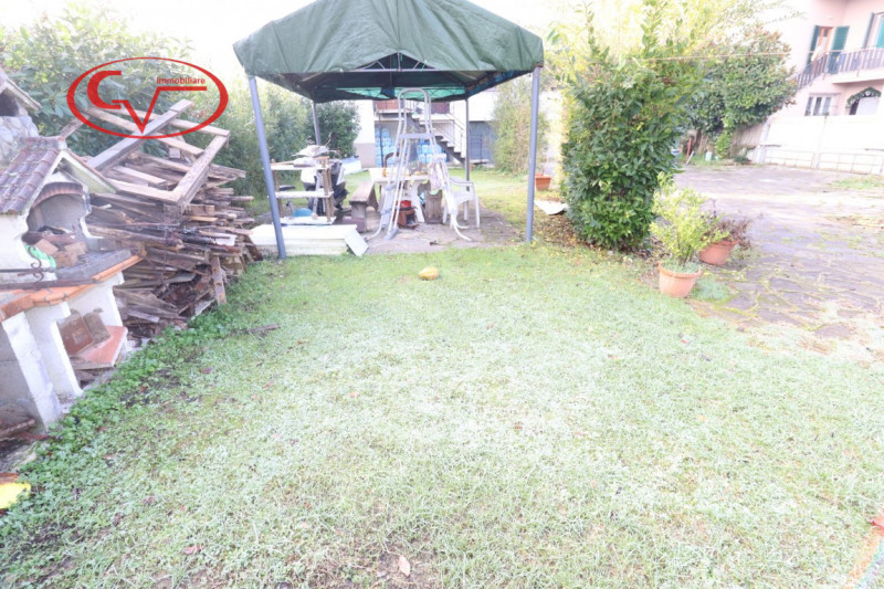 Immagine 13 di Casa bifamiliare in vendita  in via Marconi a Montevarchi