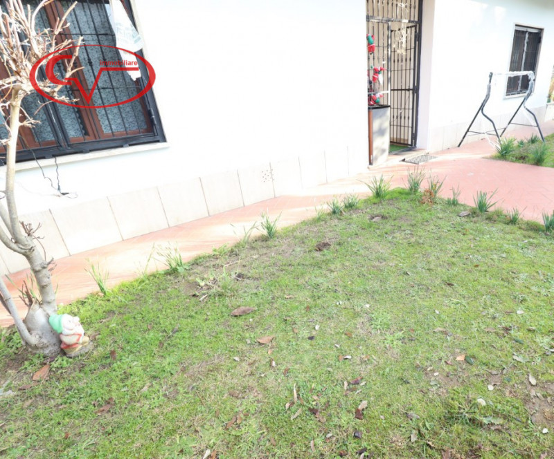 Immagine 28 di Casa bifamiliare in vendita  in via Marconi a Montevarchi