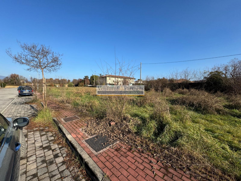 Immagine 2 di Terreno in vendita  a Calvagese Della Riviera