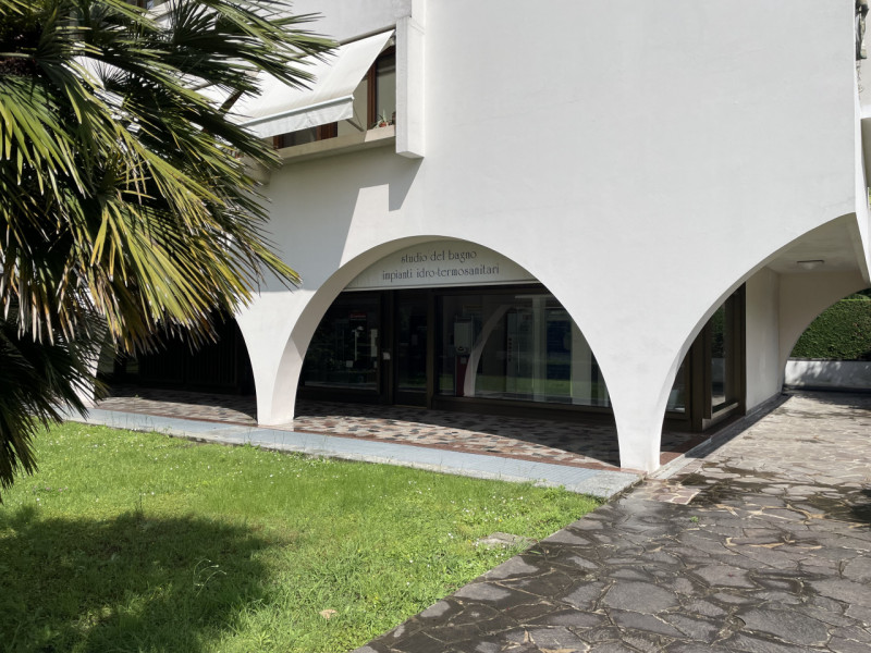 Immagine 1 di Negozio in vendita  in Via Primo Maggio a Abano Terme