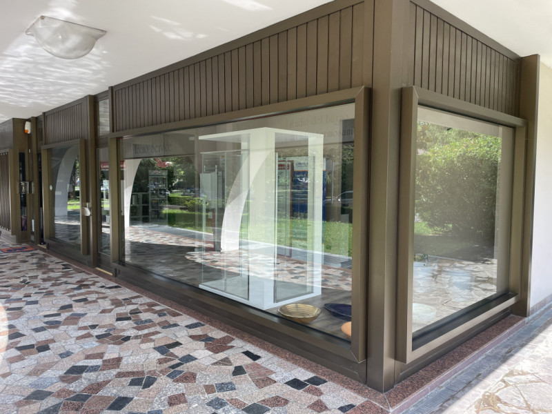 Immagine 2 di Negozio in vendita  in Via Primo Maggio a Abano Terme