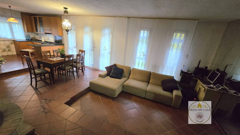 Immagine 1 di Casa bifamiliare in vendita  in via Roma a Sant'elena