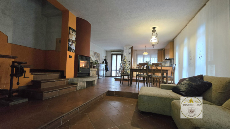 Immagine 9 di Casa bifamiliare in vendita  in via Roma a Sant'elena