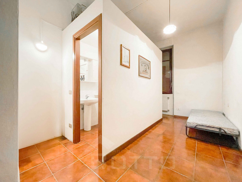 Immagine 3 di Laboratorio in vendita  in Piazza Beltrami, 6 a Omegna