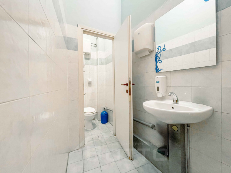 Immagine 9 di Laboratorio in vendita  in Piazza Beltrami, 6 a Omegna