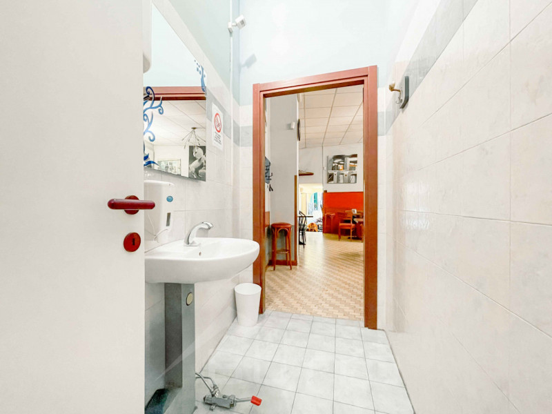 Immagine 11 di Laboratorio in vendita  in Piazza Beltrami, 6 a Omegna