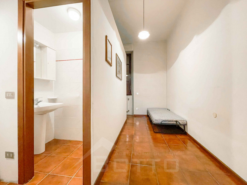 Immagine 16 di Laboratorio in vendita  in Piazza Beltrami, 6 a Omegna