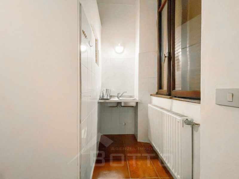 Immagine 18 di Laboratorio in vendita  in Piazza Beltrami, 6 a Omegna