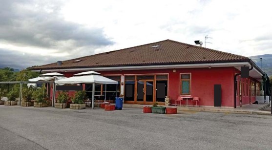 Immagine 1 di Attività commerciale in vendita  in Via Feltrina, 4 a Pederobba