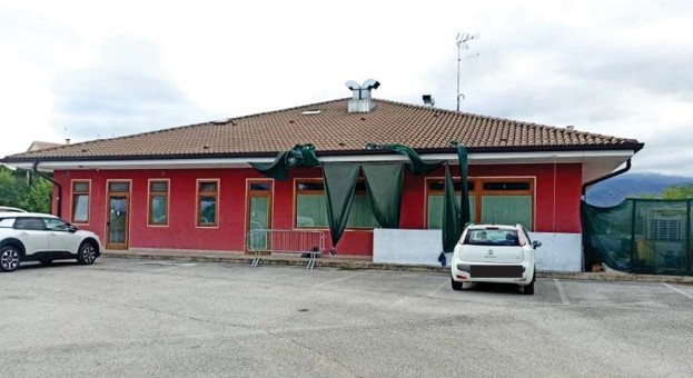 Immagine 3 di Attività commerciale in vendita  in Via Feltrina, 4 a Pederobba