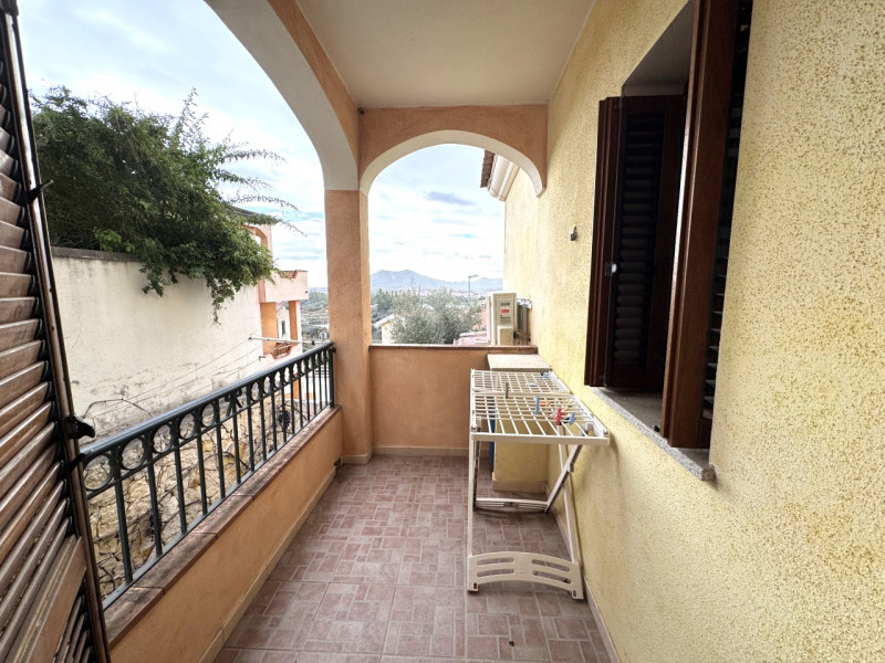 Immagine 11 di Appartamento in vendita  in Via Peppino Mereu a Posada