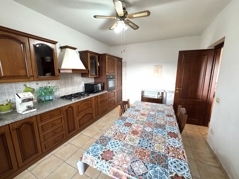 Immagine 16 di Appartamento in vendita  in Via Peppino Mereu a Posada