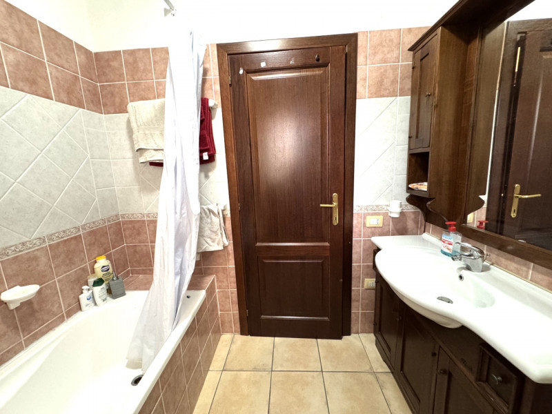 Immagine 20 di Appartamento in vendita  in Via Peppino Mereu a Posada