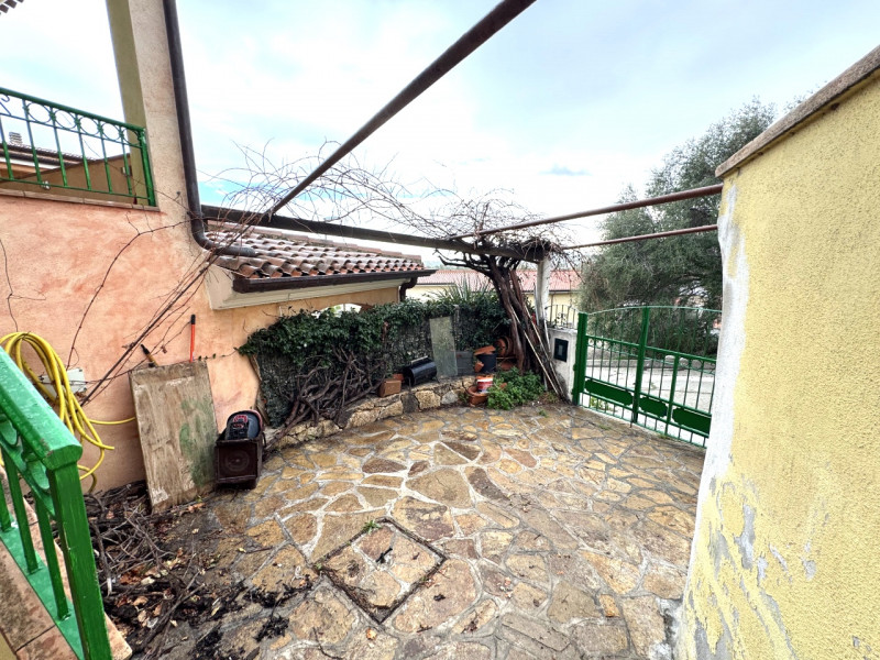 Immagine 21 di Appartamento in vendita  in Via Peppino Mereu a Posada