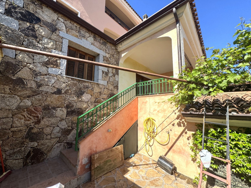 Immagine 23 di Appartamento in vendita  in Via Peppino Mereu a Posada