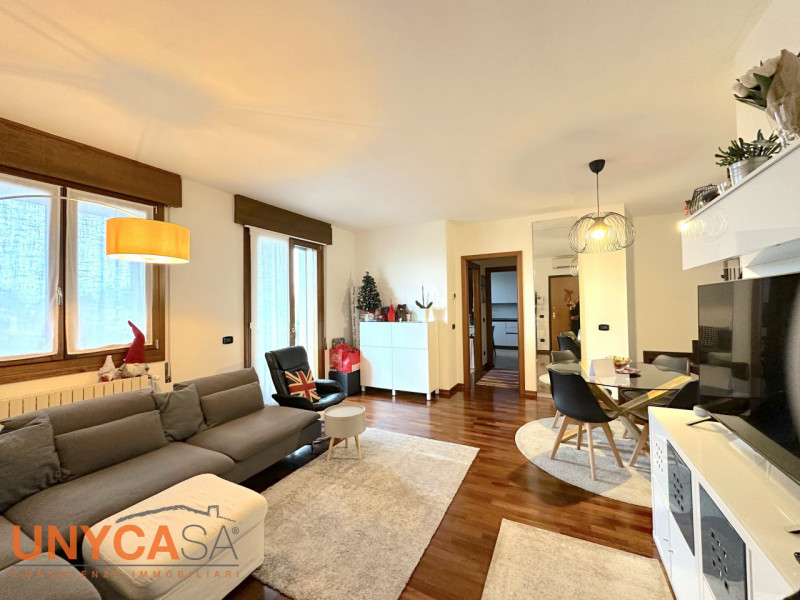 Immagine 2 di Appartamento in vendita  a Selvazzano Dentro