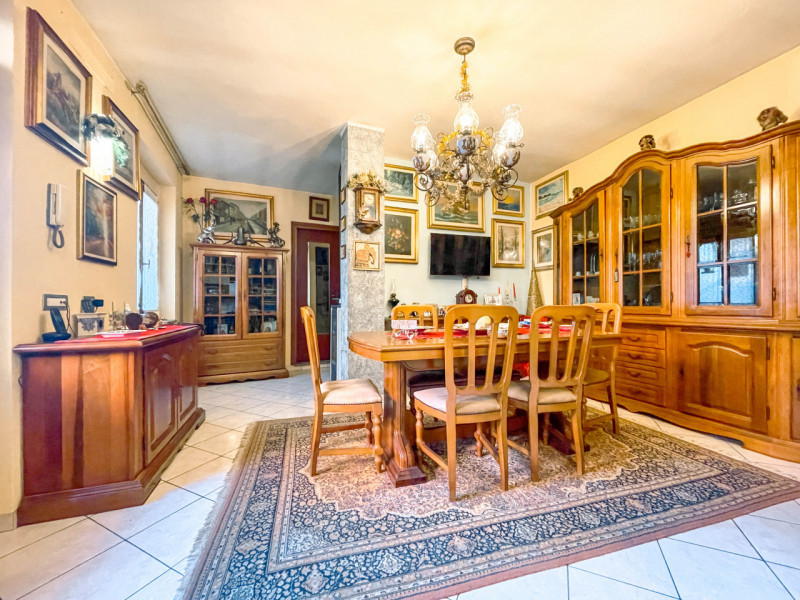 Immagine 3 di Palazzo in vendita  in piazza Manzetti 23 a Invorio