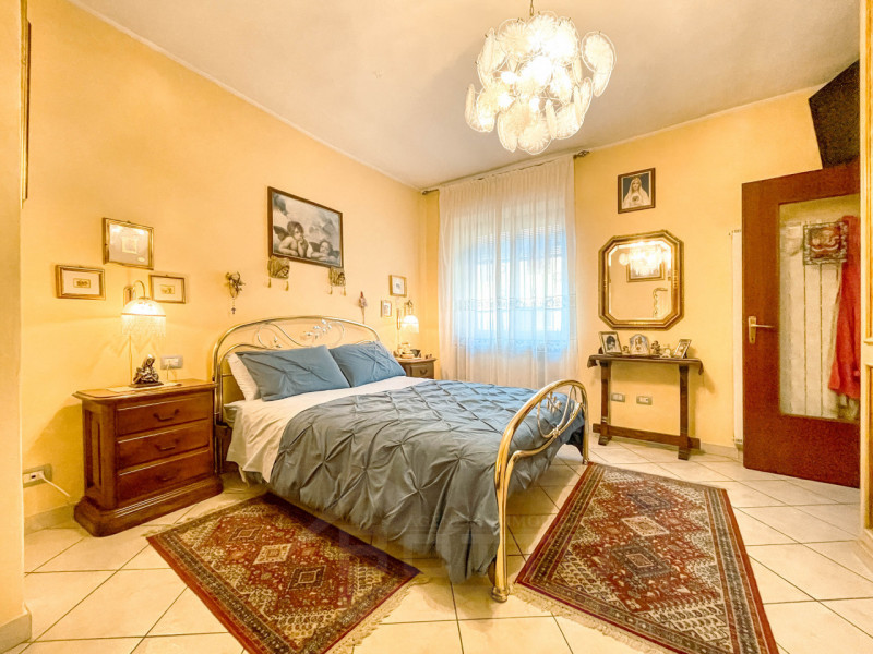 Immagine 12 di Palazzo in vendita  in piazza Manzetti 23 a Invorio