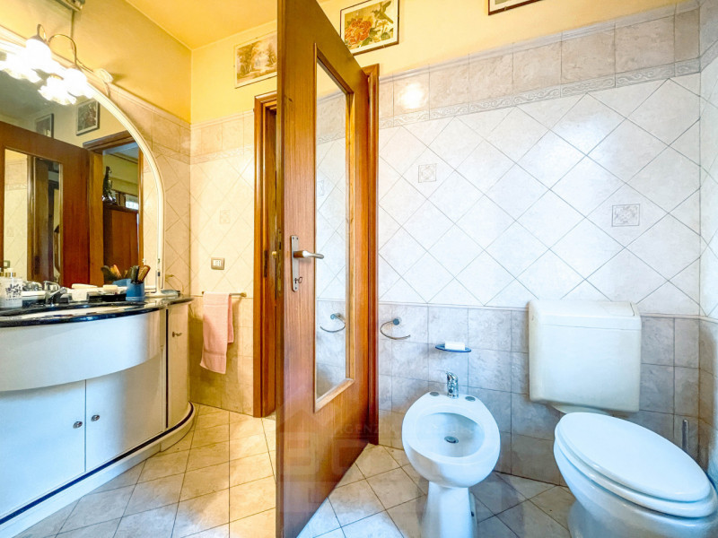 Immagine 14 di Palazzo in vendita  in piazza Manzetti 23 a Invorio