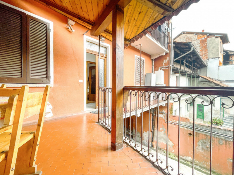 Immagine 16 di Palazzo in vendita  in piazza Manzetti 23 a Invorio